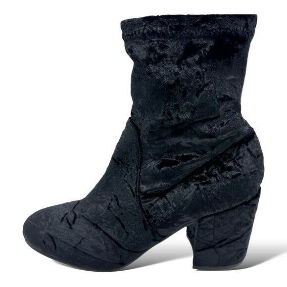 Marc‎ Fisher Ileesia Black Velvet Crinkle Side-Zip Heeled Ankle Boots 6 - Picture 1 of 12